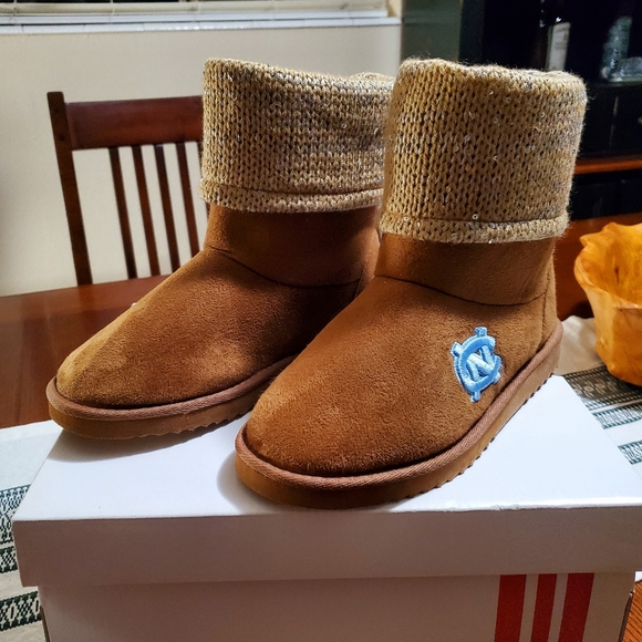 NWT Women's UNC Tar Heels Sweater Top Booties - Picture 2 of 8